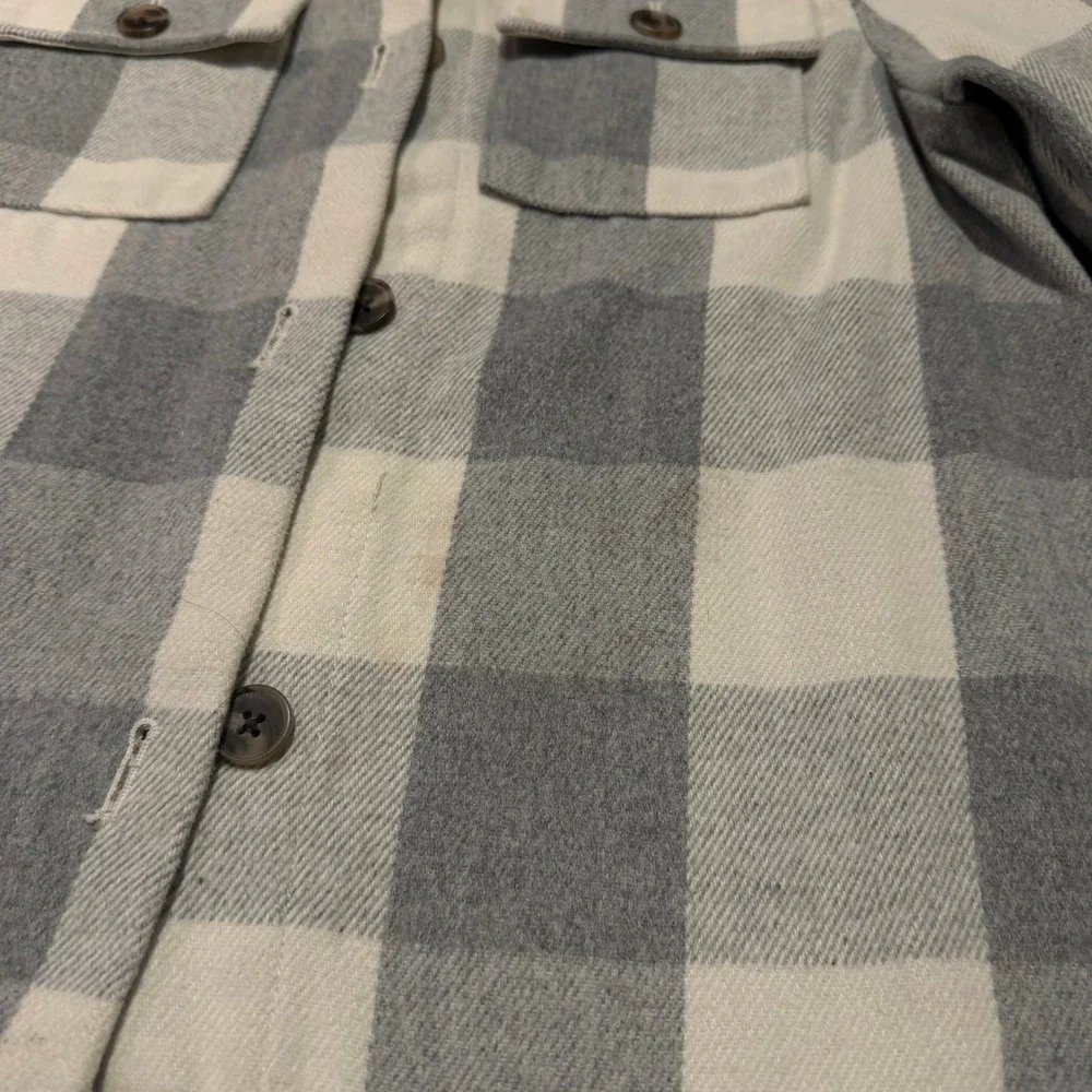 Old Navy Kids Grey Cream Buffalo Plaid Flannel Shacket Jacket L 10-12 Boys Girls